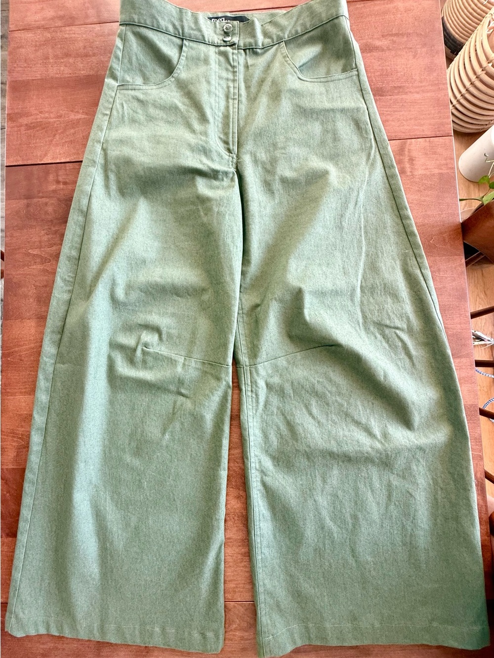 Wide-Leg High-Rise Barrel pants in Sage Green